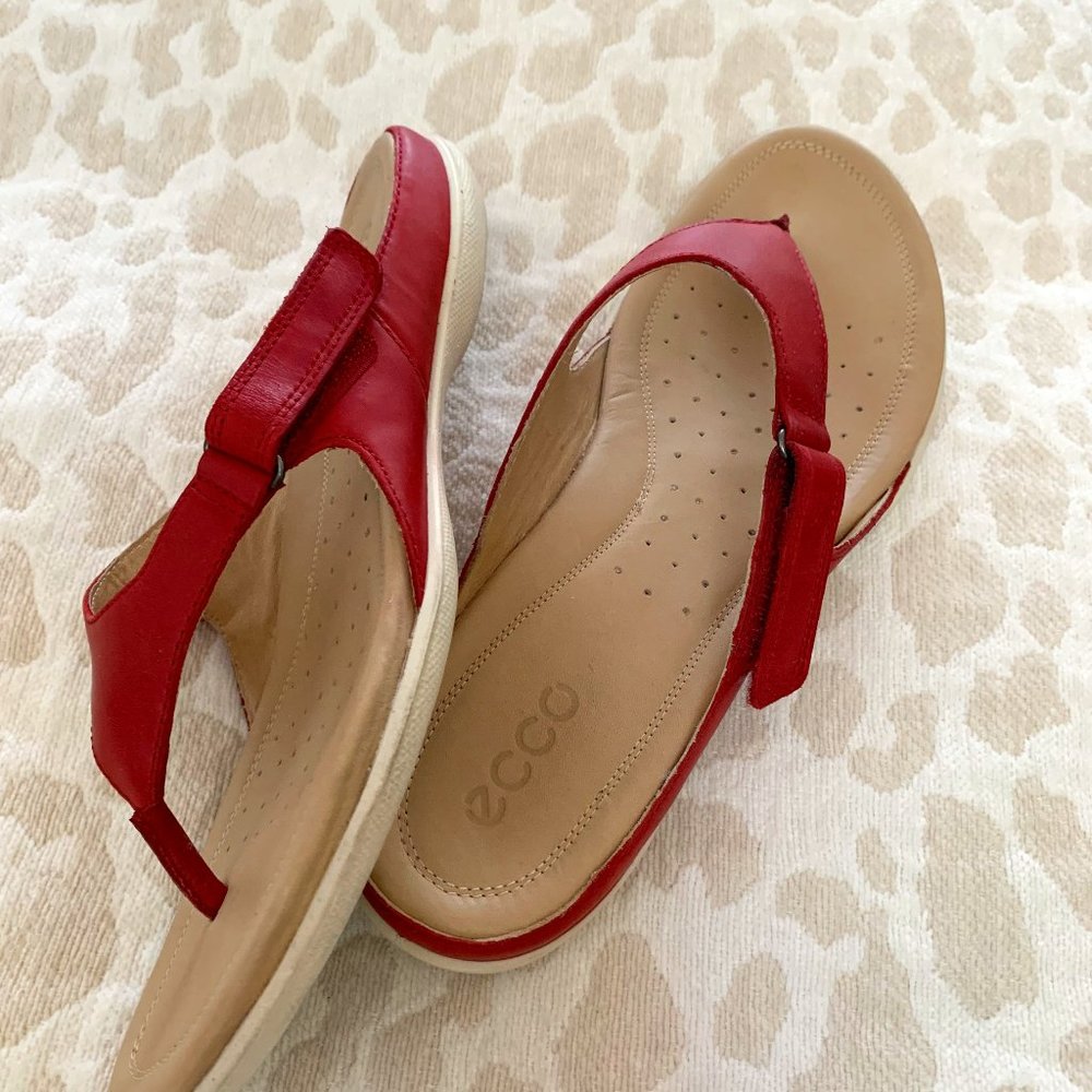 Ecco Brilliant Red Flip Flop with White sole, Size EU 41 US 10-10.5